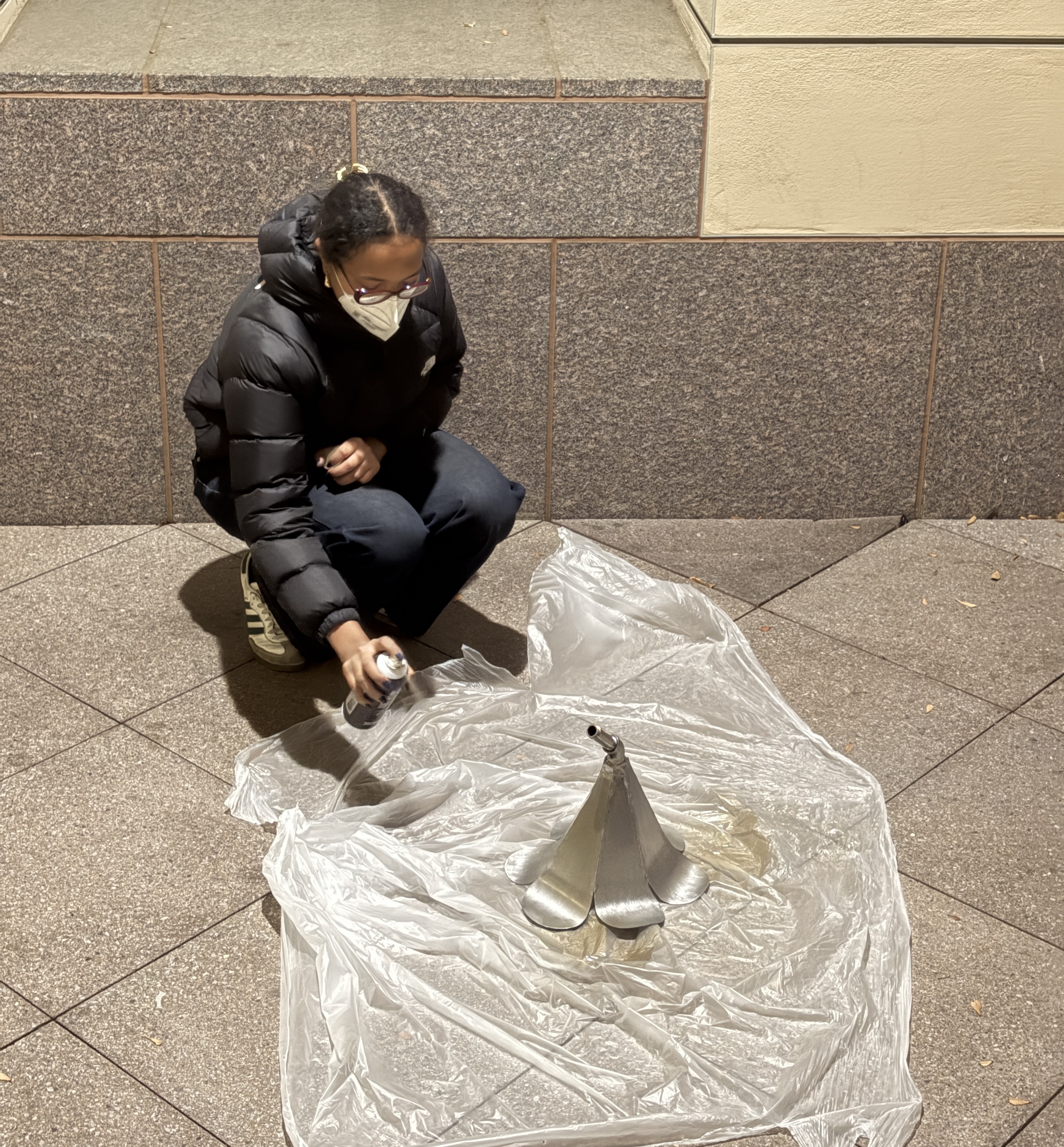 Spray painting the horn